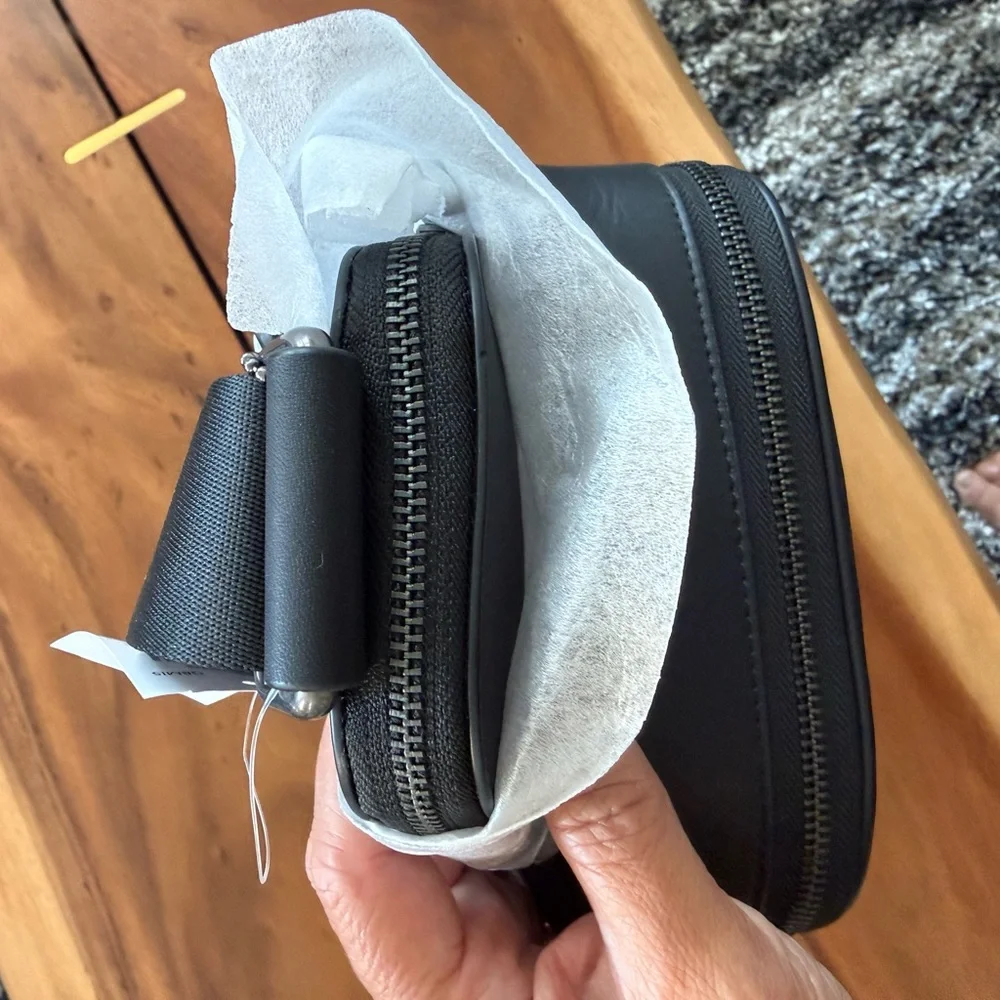 ❤️‍🔥NWT!! Coach Black and Gray “Ethan”Bag (12”x8”) Stylish, beautiful & timeless - Picture 5 of 6